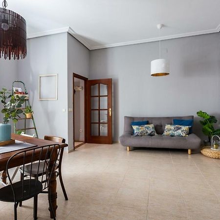 Serva La Bari Shared Apartment セビリア エクステリア 写真