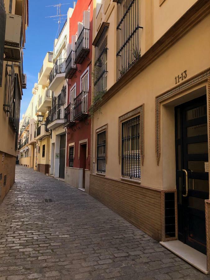 Serva La Bari Shared Apartment セビリア エクステリア 写真