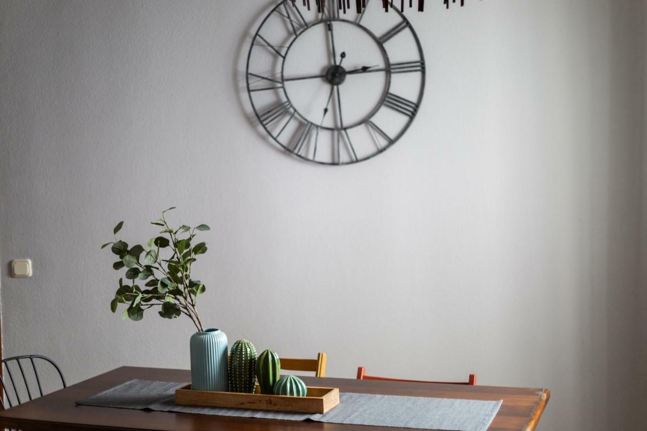 Serva La Bari Shared Apartment セビリア エクステリア 写真