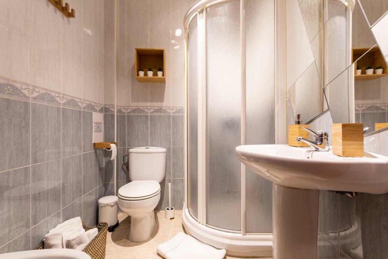 Serva La Bari Shared Apartment セビリア エクステリア 写真