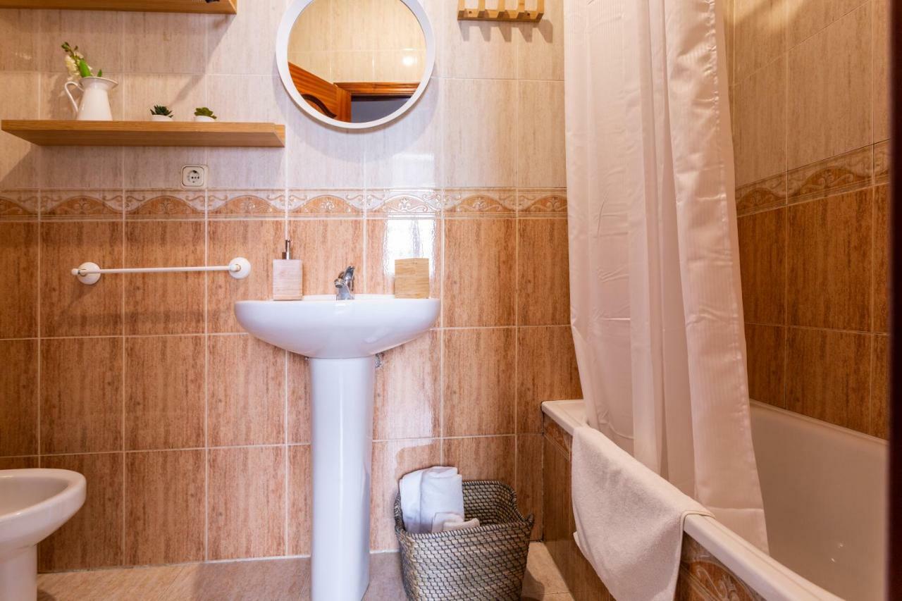 Serva La Bari Shared Apartment セビリア エクステリア 写真