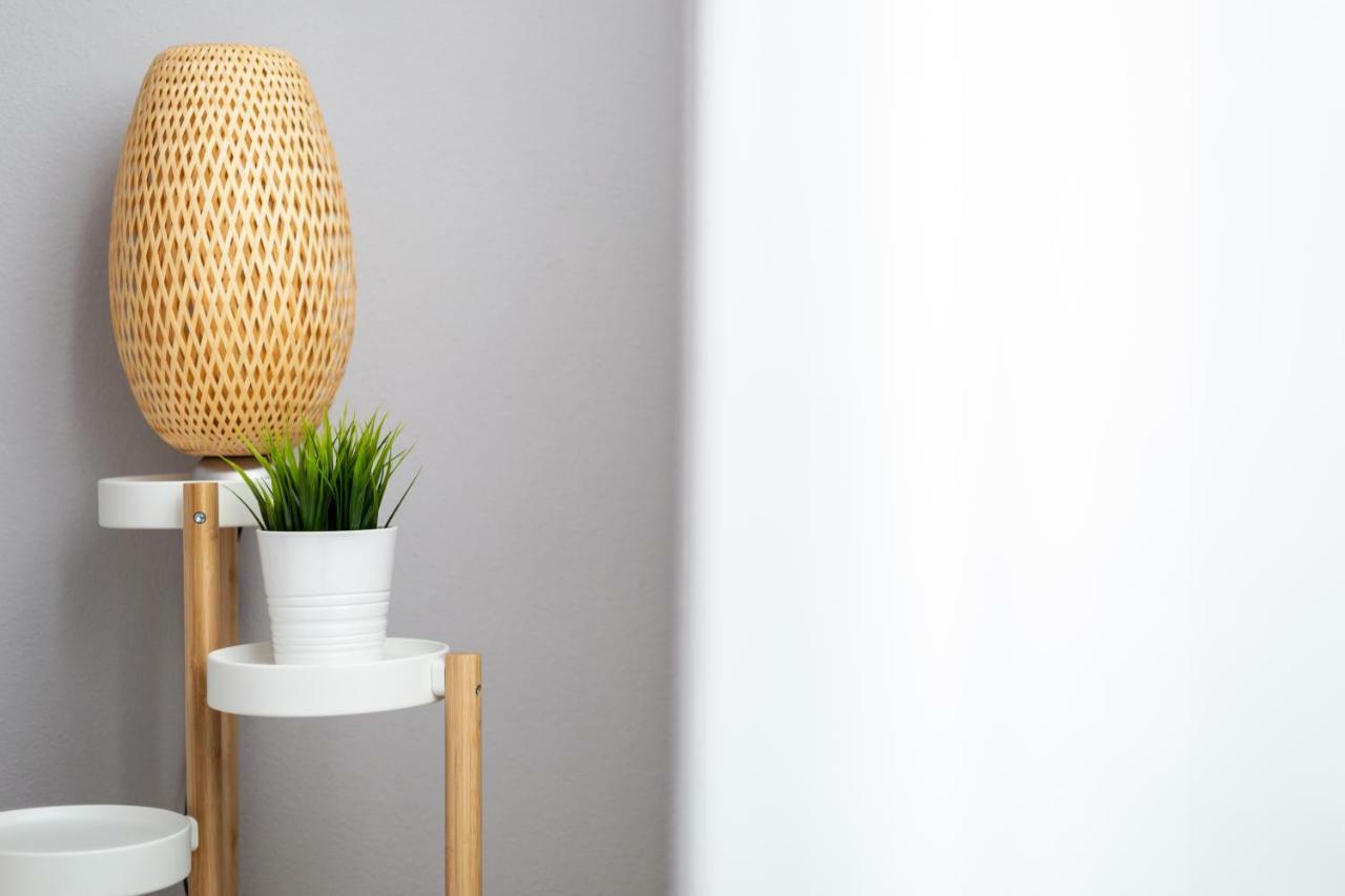 Serva La Bari Shared Apartment セビリア エクステリア 写真