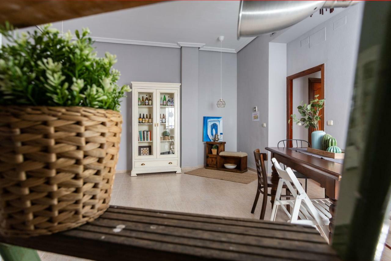 Serva La Bari Shared Apartment セビリア エクステリア 写真