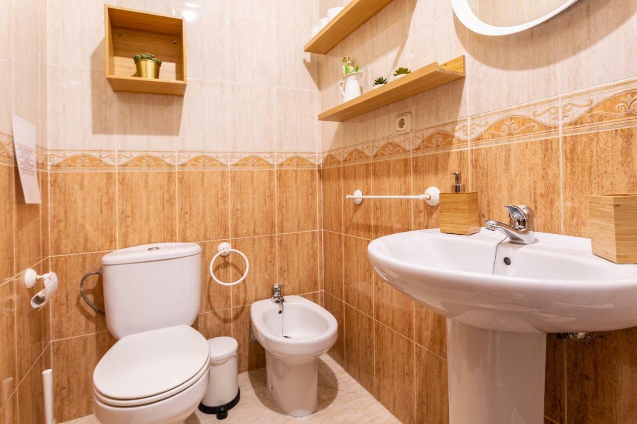 Serva La Bari Shared Apartment セビリア エクステリア 写真