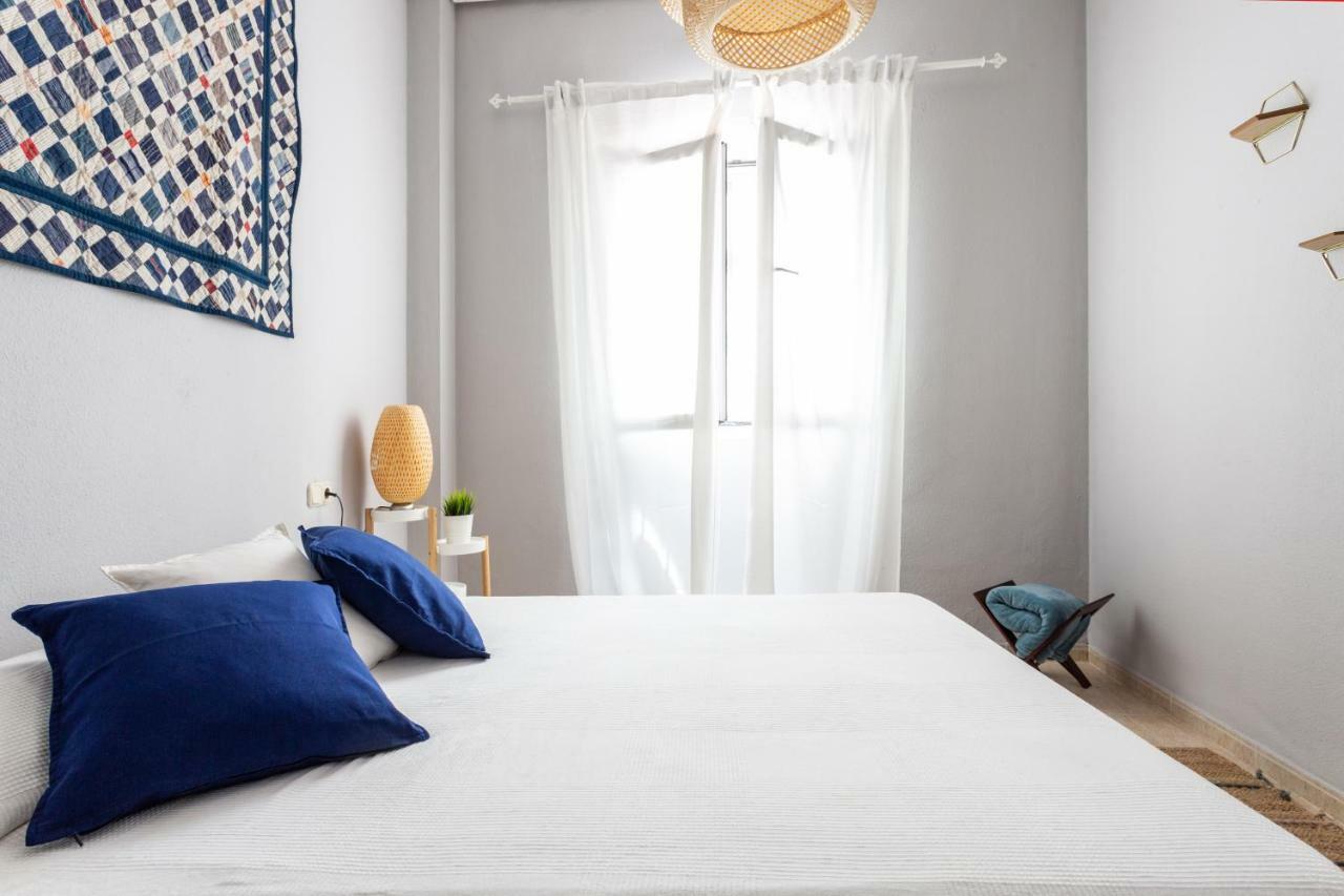 Serva La Bari Shared Apartment セビリア エクステリア 写真