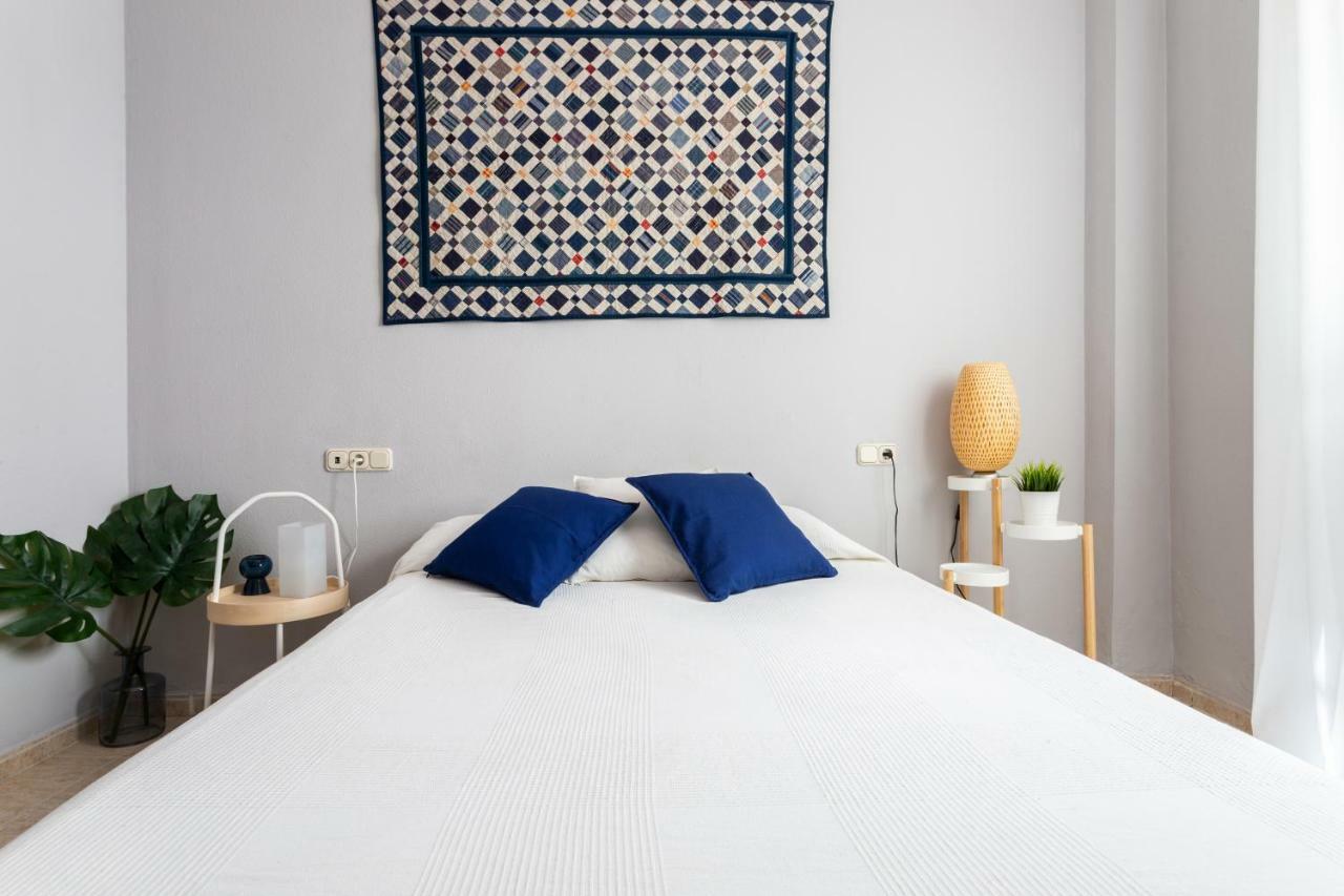 Serva La Bari Shared Apartment セビリア エクステリア 写真
