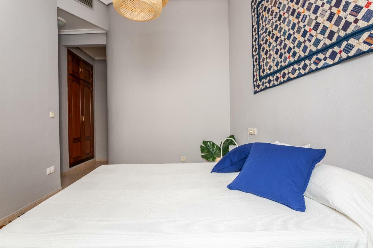 Serva La Bari Shared Apartment セビリア エクステリア 写真