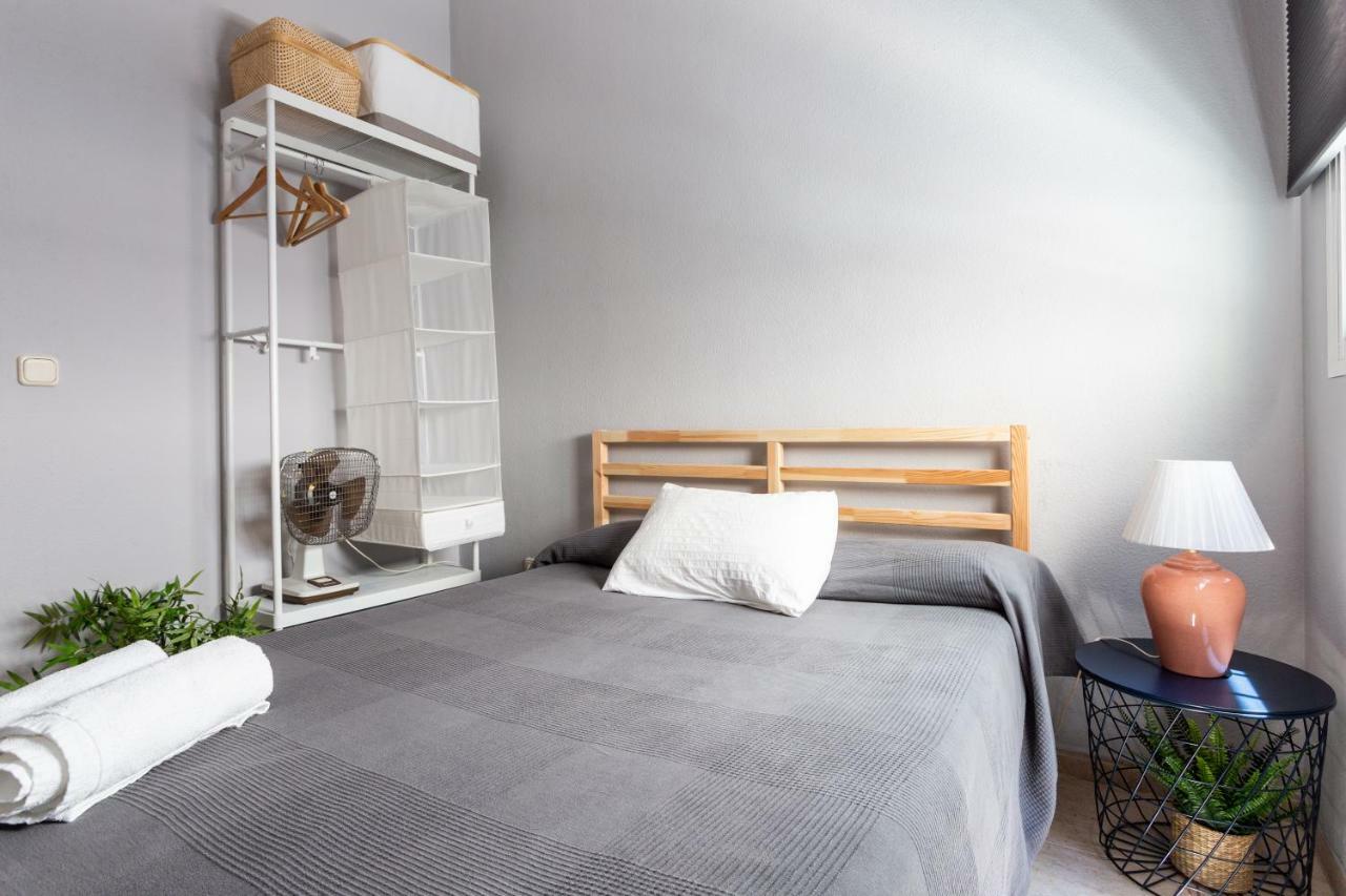 Serva La Bari Shared Apartment セビリア エクステリア 写真