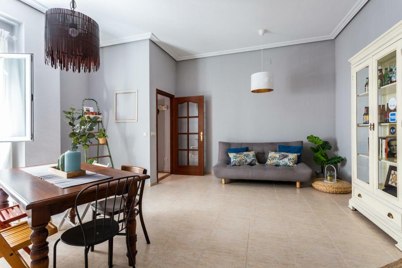 Serva La Bari Shared Apartment セビリア エクステリア 写真
