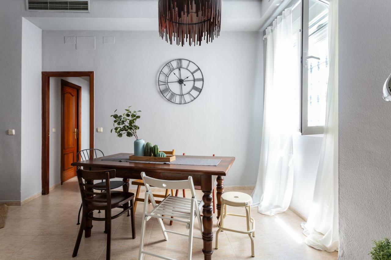 Serva La Bari Shared Apartment セビリア エクステリア 写真